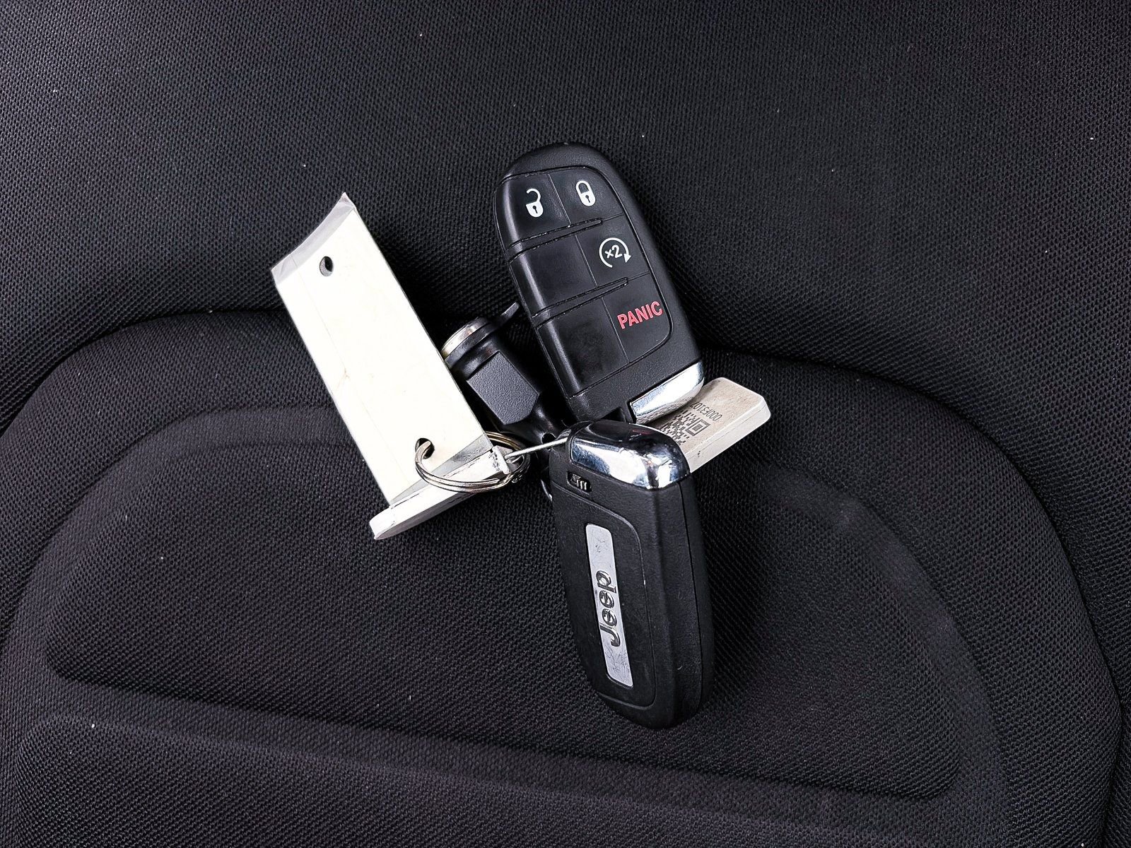 Used 2019 Jeep Renegade Latitude w/ Cold Weather Group image 21