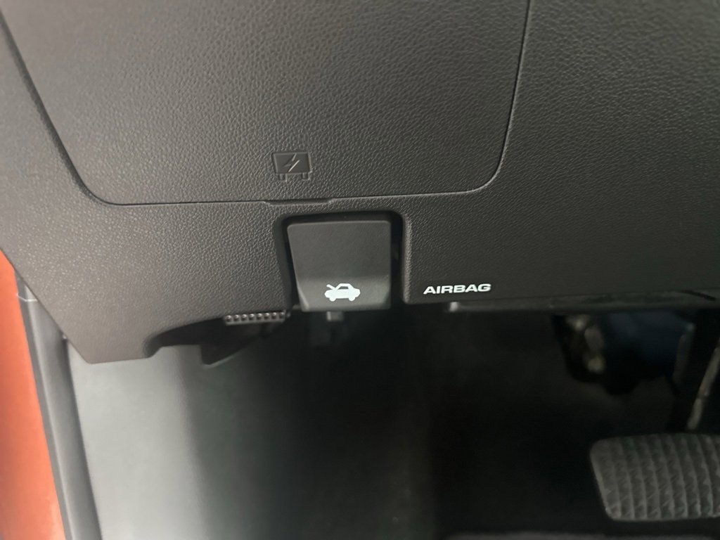 Used 2020 Buick Encore GX Essence w/ Advanced Technology Package image 12