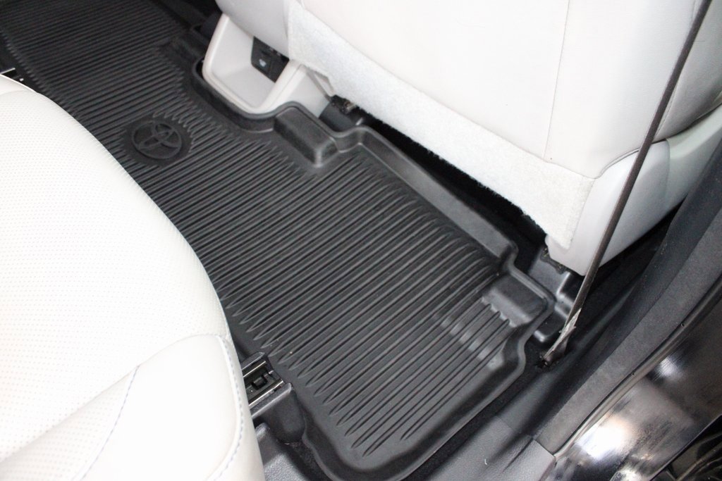 Certified 2018 Toyota Highlander Limited Platinum image 56