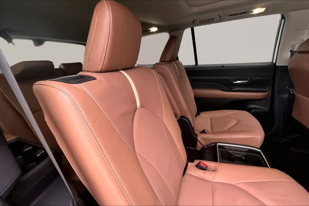 Used 2026 Toyota Grand Highlander Platinum image 24