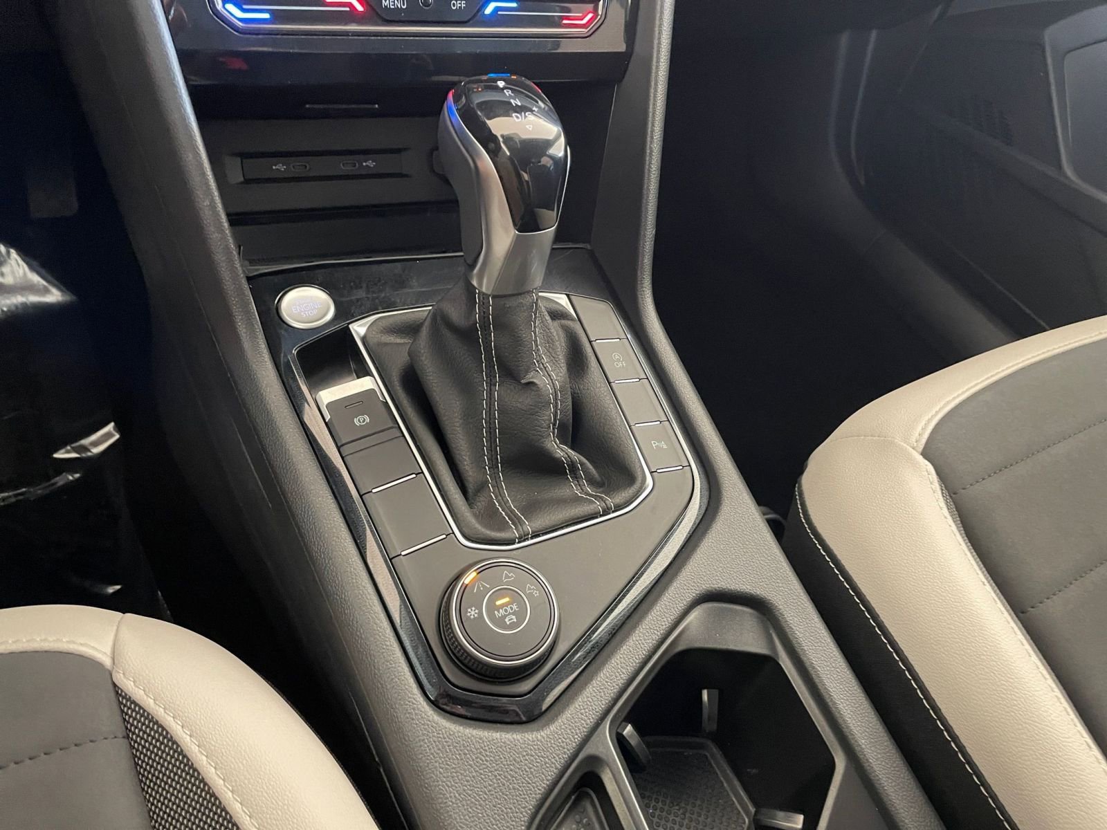 Used 2025 Volkswagen Taos SE image 41