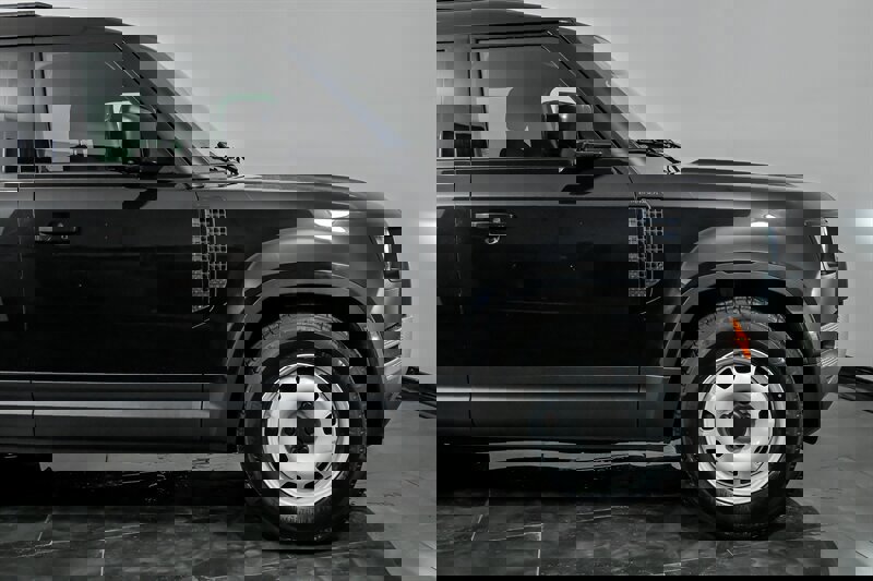 Used 2021 Land Rover Defender 110 image 12