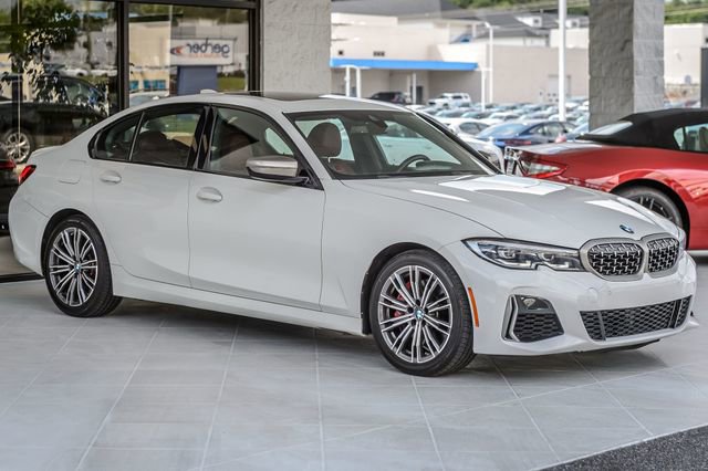 Used 2022 BMW M340i xDrive M340i xDRIVE - WHITE ON RED - w/ Driving Assistance Package image 5