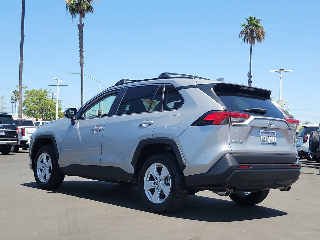 Used 2019 Toyota RAV4 XLE FWD image 2