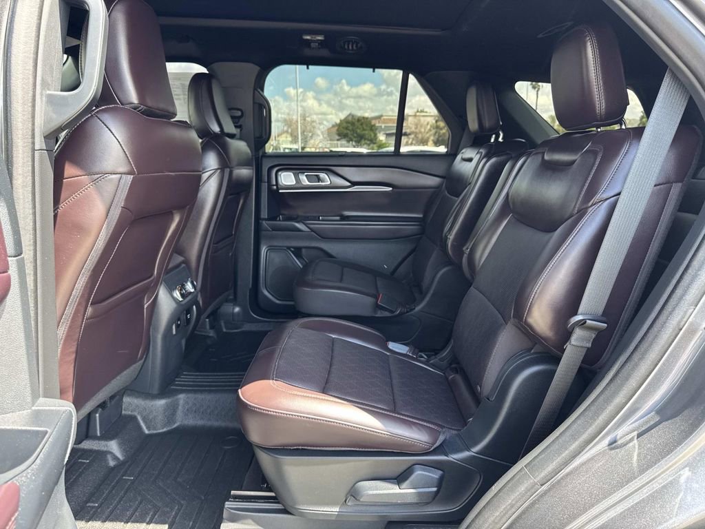Certified 2025 Ford Explorer Platinum RWD image 24