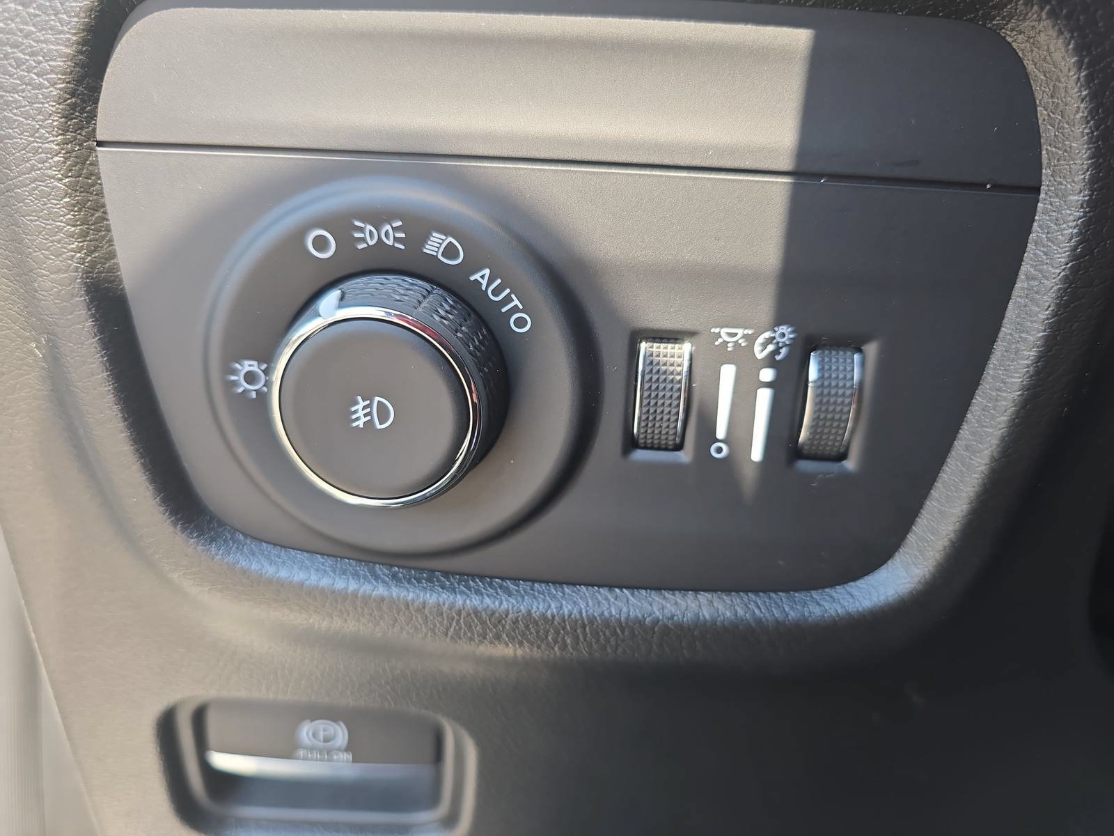 Used 2023 Jeep Grand Cherokee Limited w/ Luxury Tech Group II AWD/4WD image 26
