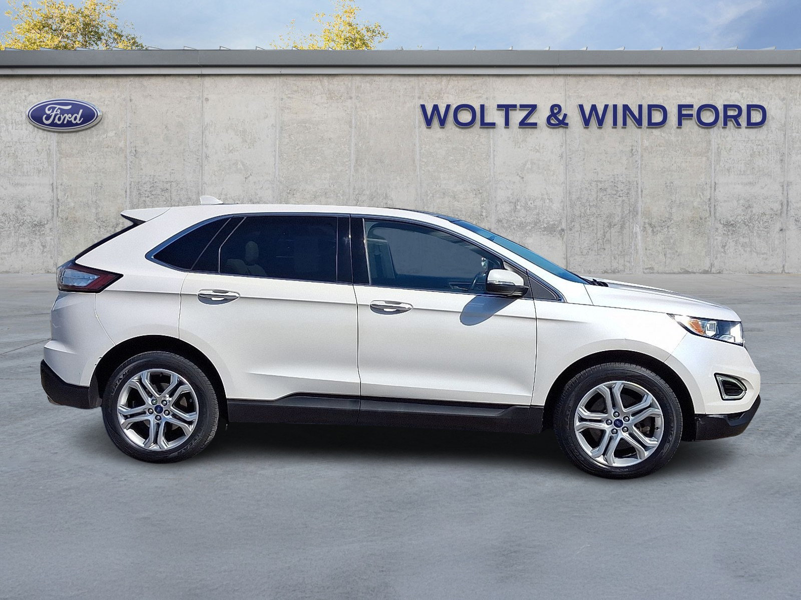 Used 2017 Ford Edge Titanium w/ Technology Package AWD/4WD image 7