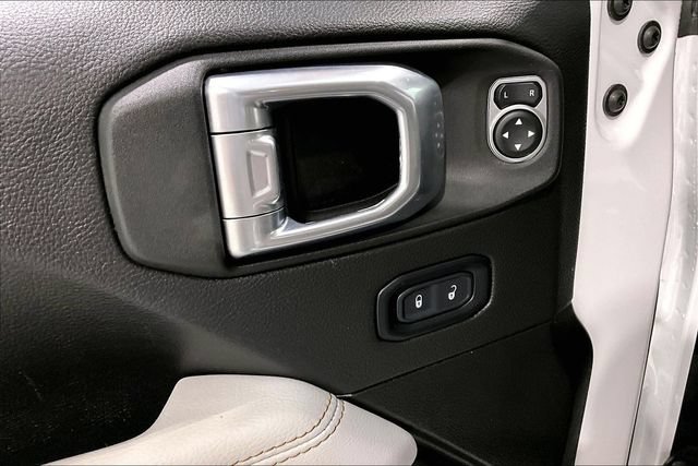 Used 2022 Jeep Wrangler Unlimited Sahara AWD/4WD image 47