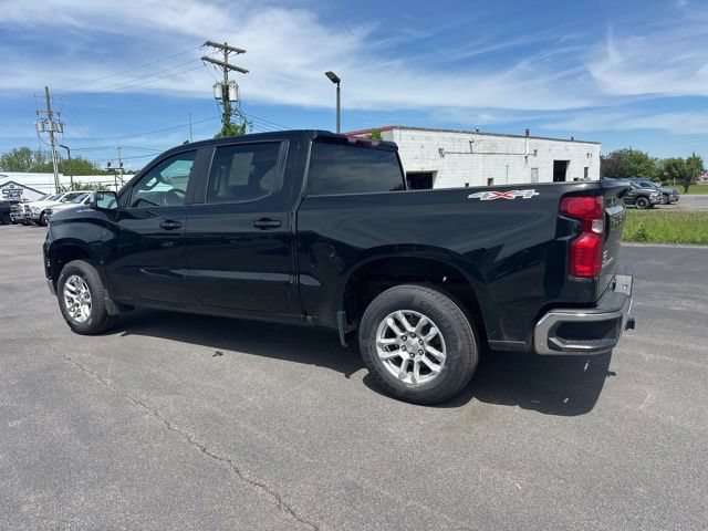 Used 2023 Chevrolet Silverado 1500 LT AWD/4WD image 2