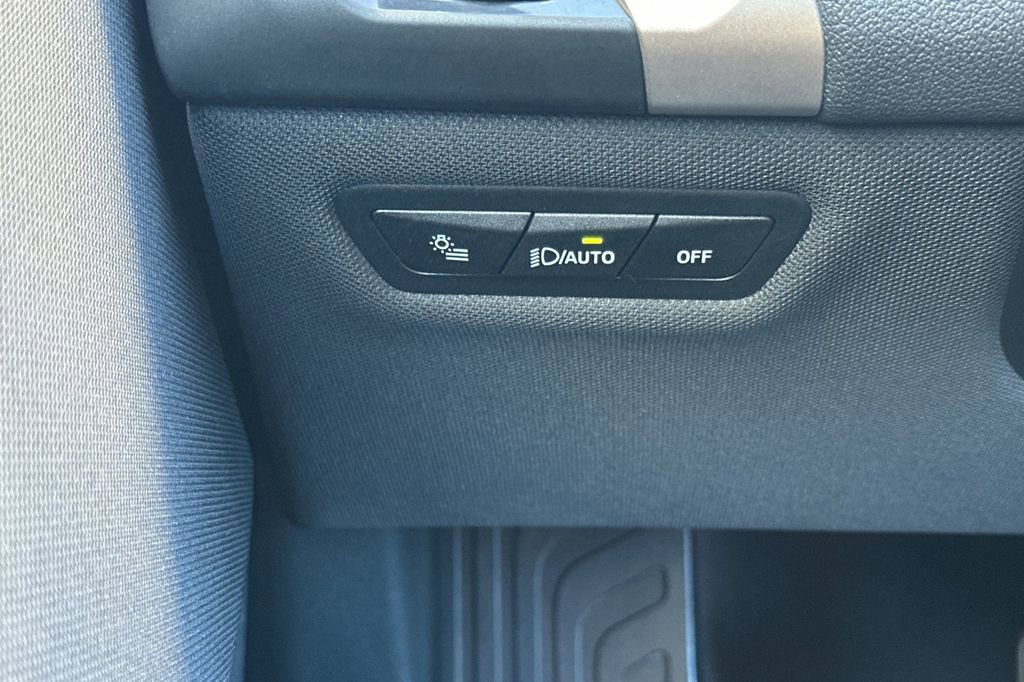 Used 2023 BMW iX xDrive50 w/ Premium Package image 32