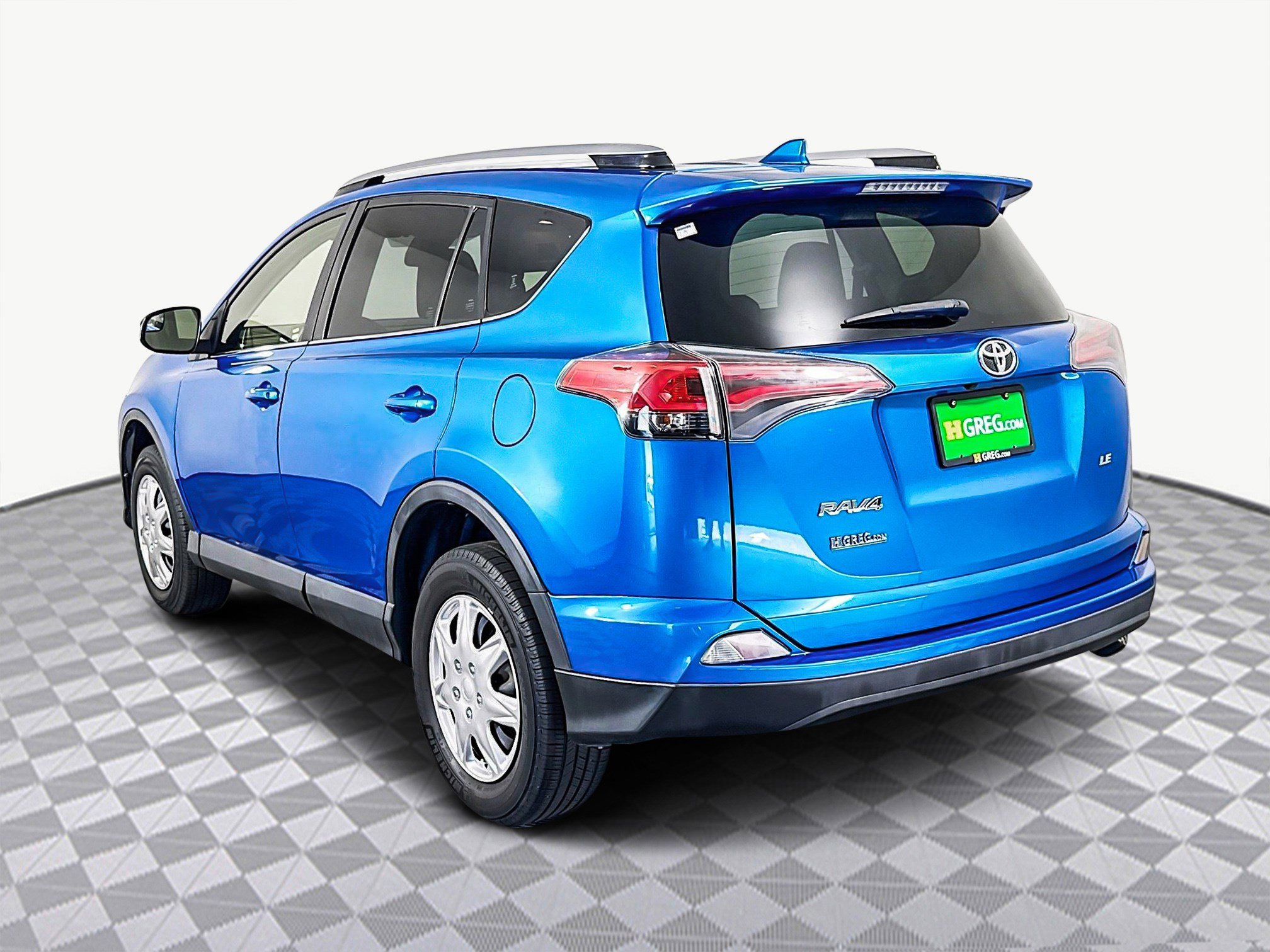 Used 2018 Toyota RAV4 LE image 7