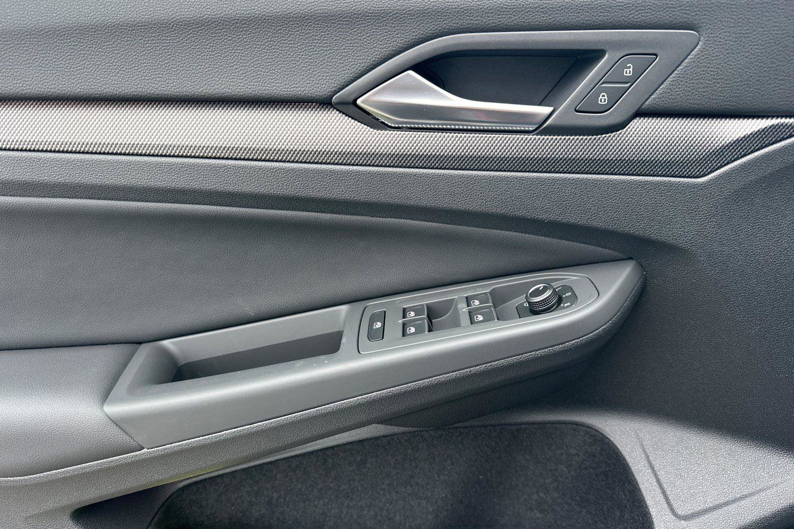 New 2026 Volkswagen GTI SE FWD image 10