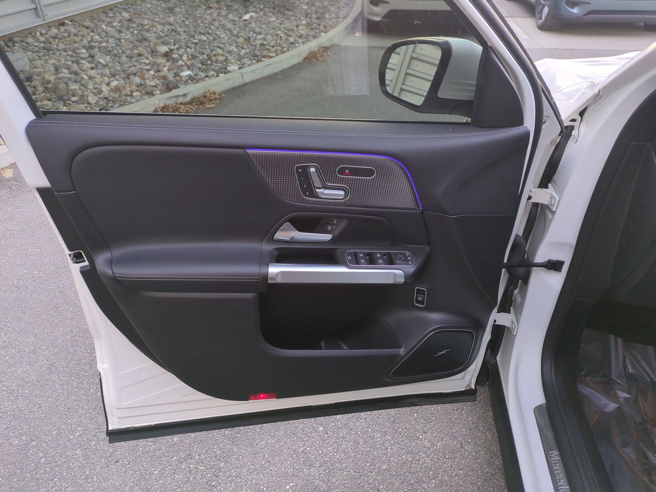 Used 2021 Mercedes-Benz GLB 250 4MATIC image 12