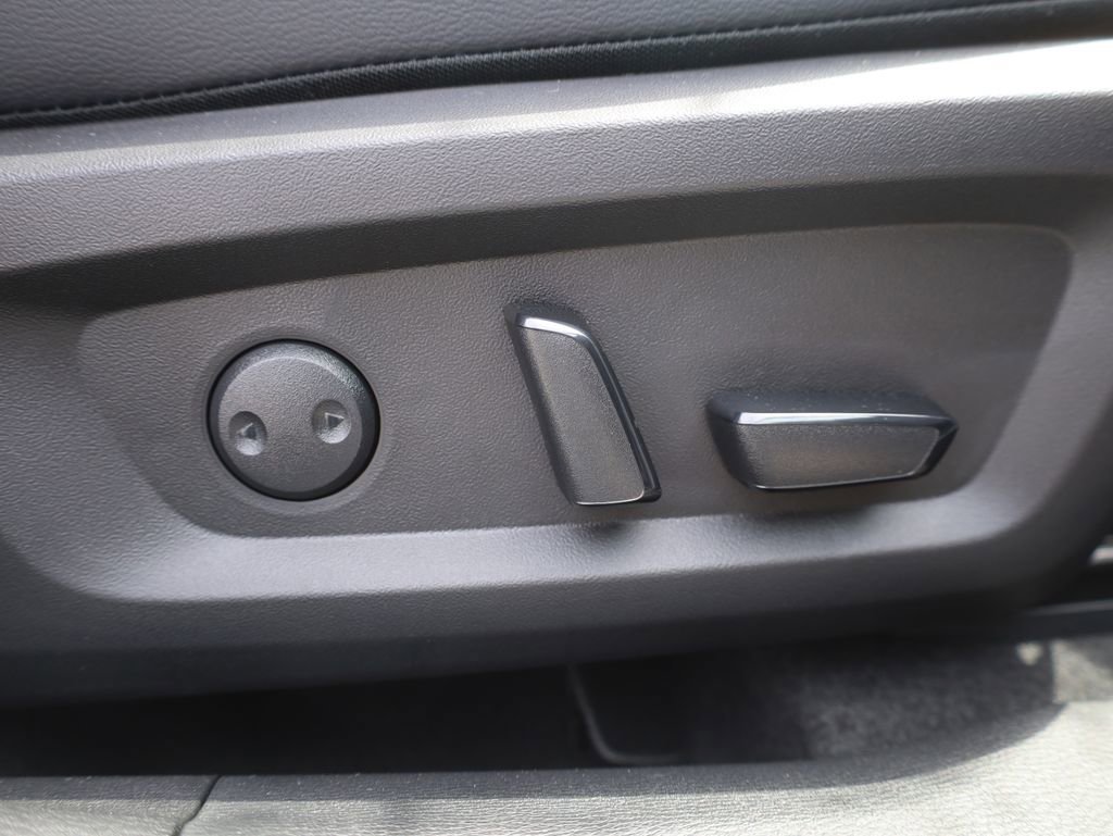 New 2025 Mitsubishi Outlander SEL image 14