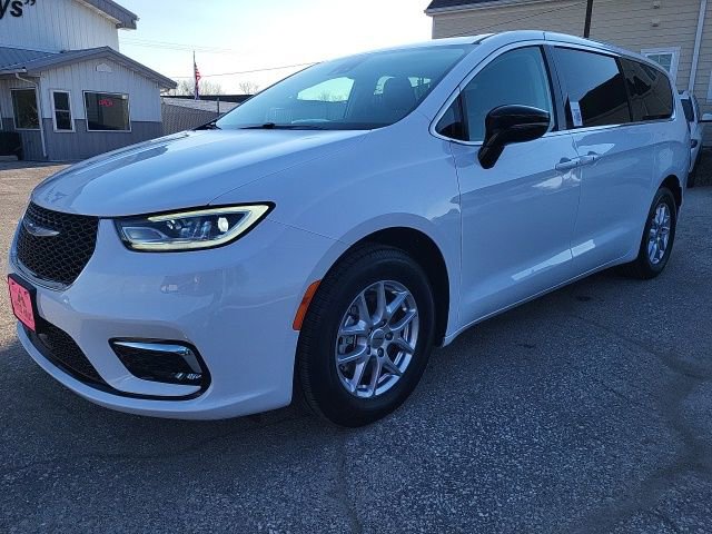 Used 2024 Chrysler Pacifica Touring-L image 27