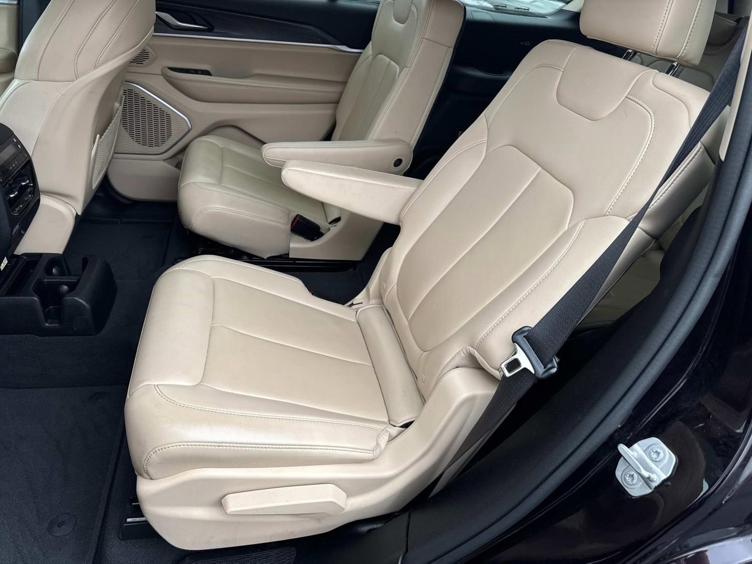 Used 2022 Jeep Grand Cherokee L Limited image 16