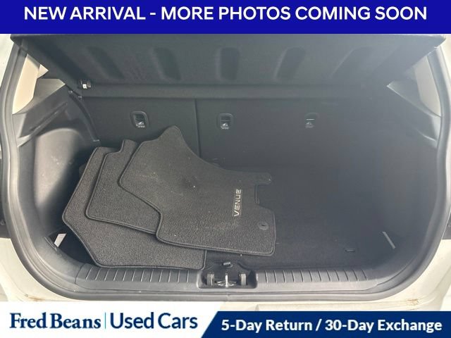 Used 2023 Hyundai Venue SEL FWD image 8