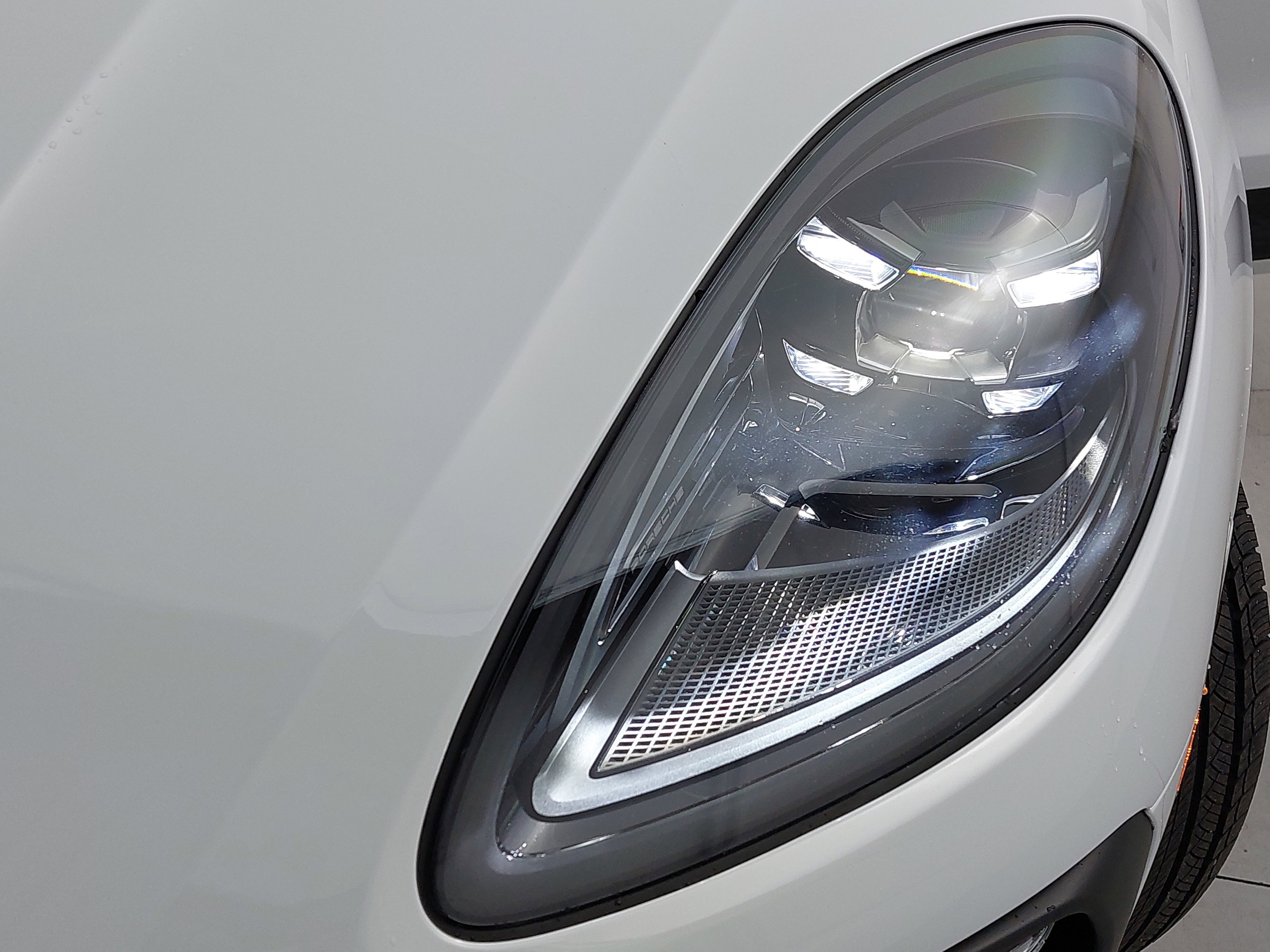 Used 2025 Porsche Macan image 33