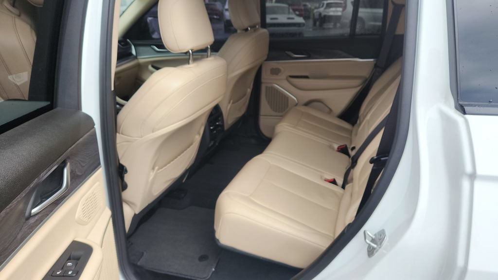 Used 2022 Jeep Grand Cherokee Limited AWD/4WD image 15
