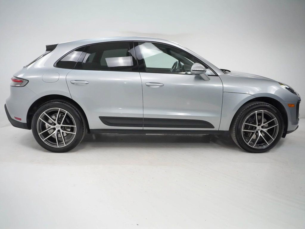 Certified 2025 Porsche Macan image 9