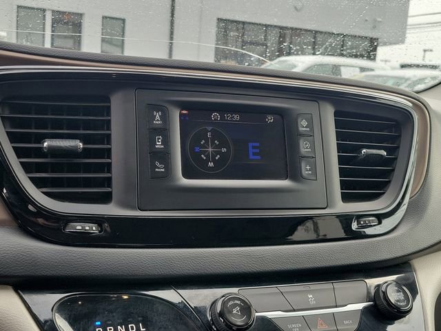 Used 2017 Chrysler Pacifica Touring image 22