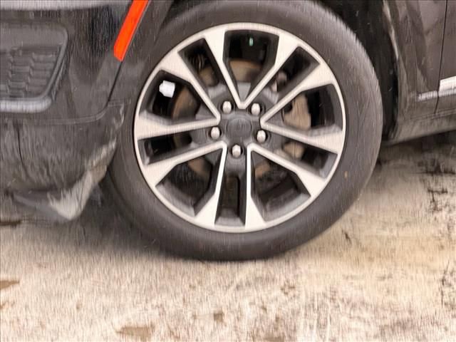 Used 2023 Jeep Grand Cherokee Overland image 25