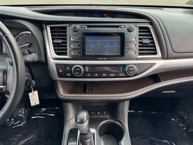Used 2014 Toyota Highlander Plus AWD/4WD image 2
