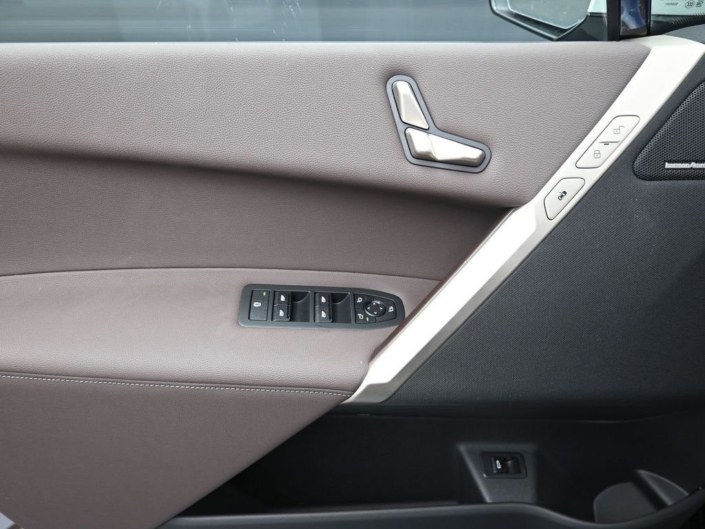 New 2025 BMW iX xDrive50 image 10