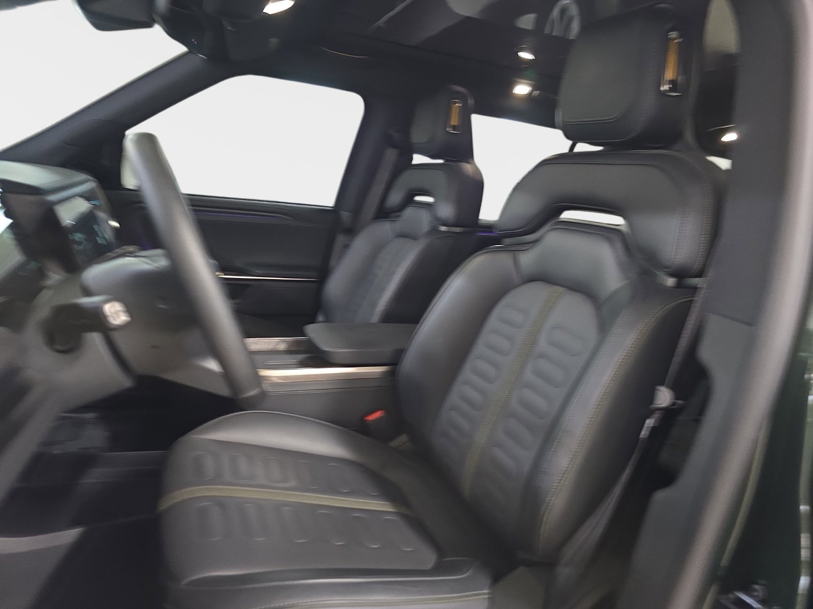 Used 2026 Rivian R1S Adventure Dual AWD/4WD image 17