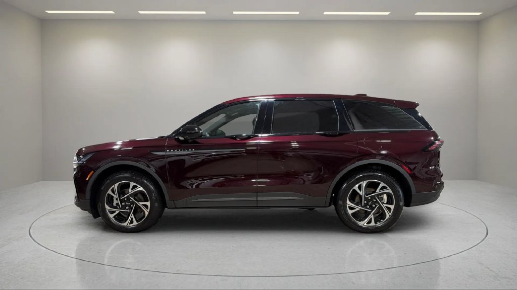 Certified 2025 Lincoln Nautilus Premier w/ Jet Appearance Package AWD/4WD image 19