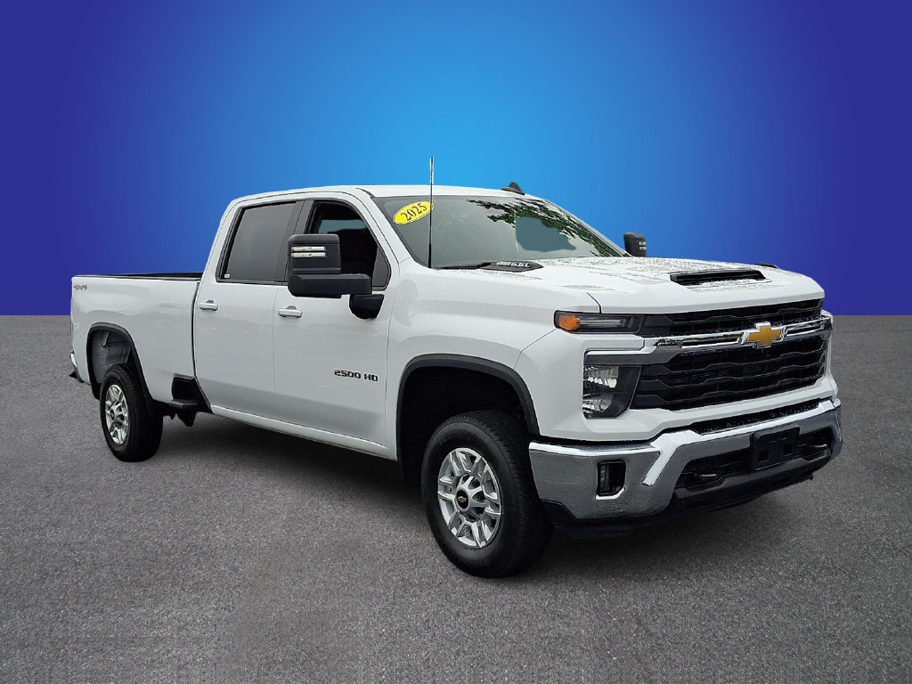 Used 2025 Chevrolet Silverado 2500 LT w/ Convenience Package AWD/4WD image 3