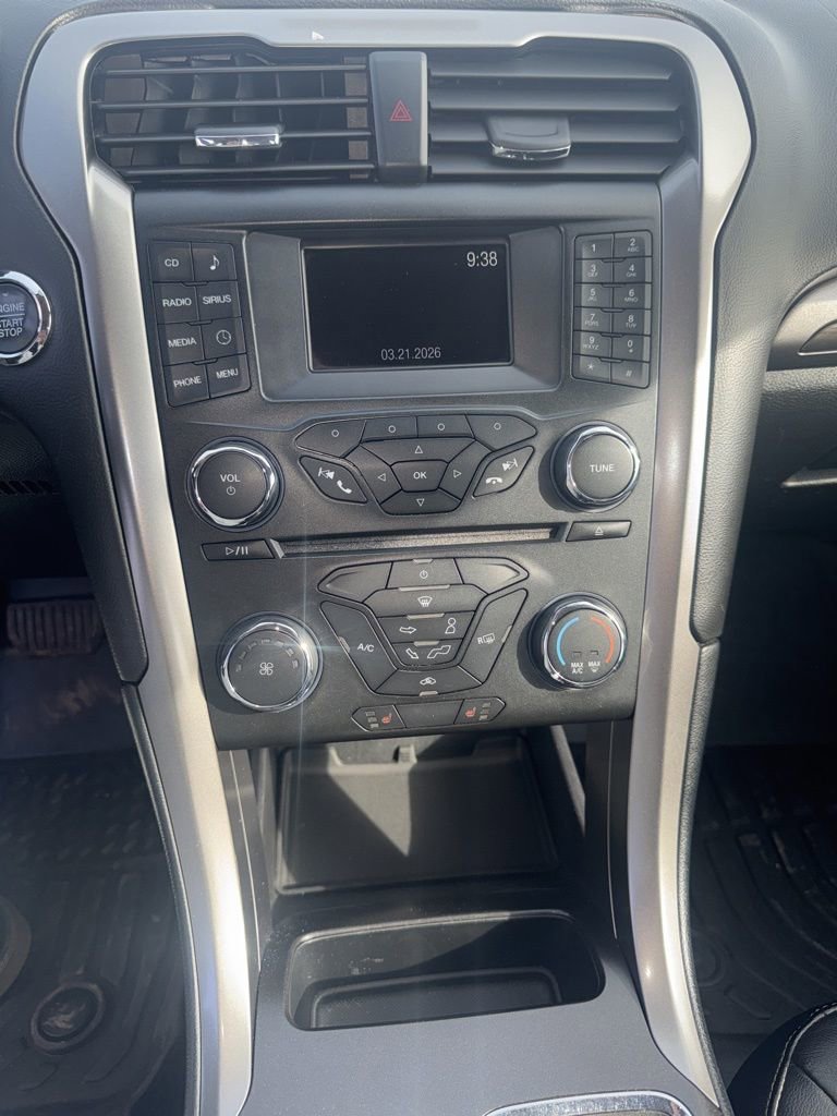 Used 2017 Ford Fusion SE image 10