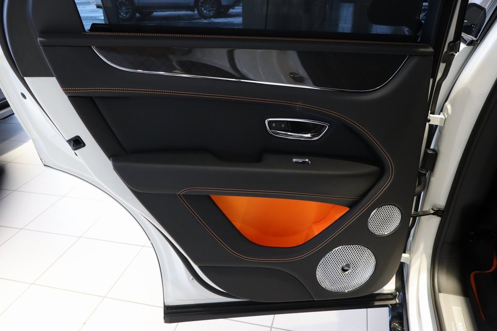 Used 2025 Bentley Bentayga image 31