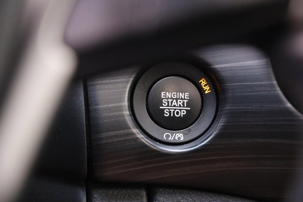 Used 2020 Jeep Grand Cherokee Altitude RWD image 15