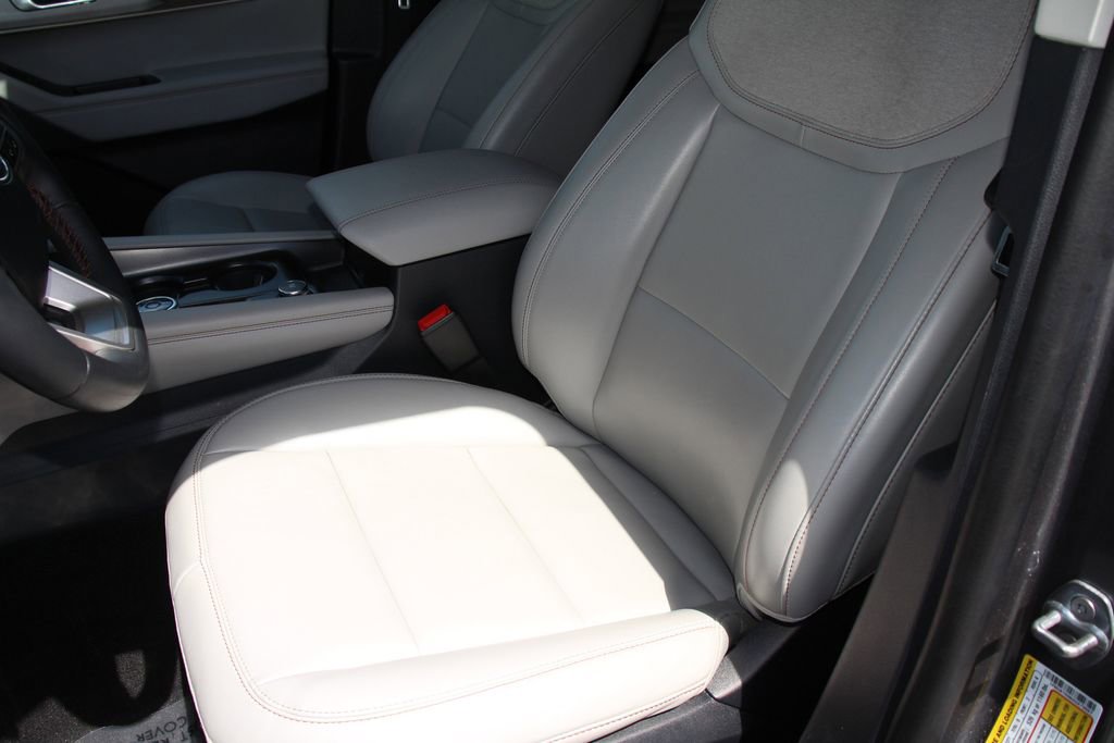 Certified 2025 Ford Explorer Active w/ Active Comfort Package RWD image 23