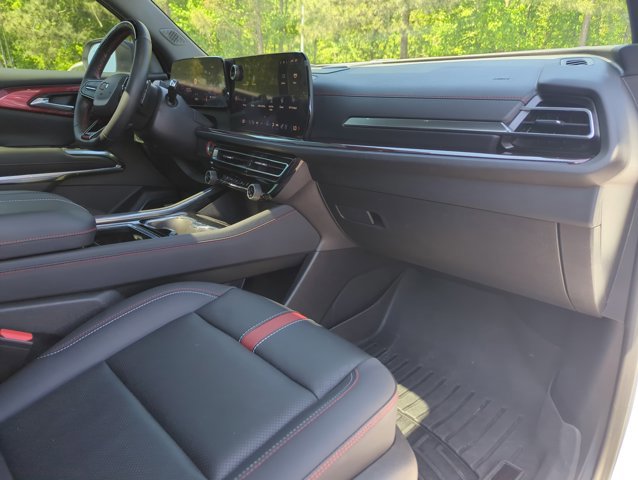 Used 2024 Chevrolet Traverse RS image 27