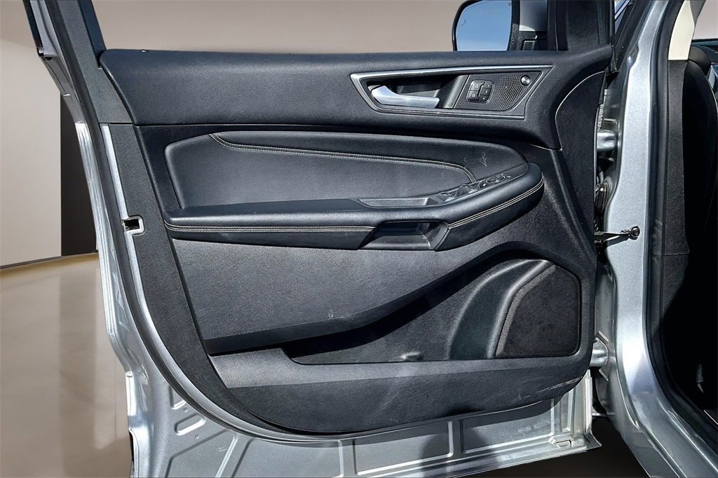 Used 2022 Ford Edge Titanium w/ Equipment Group 301A image 17