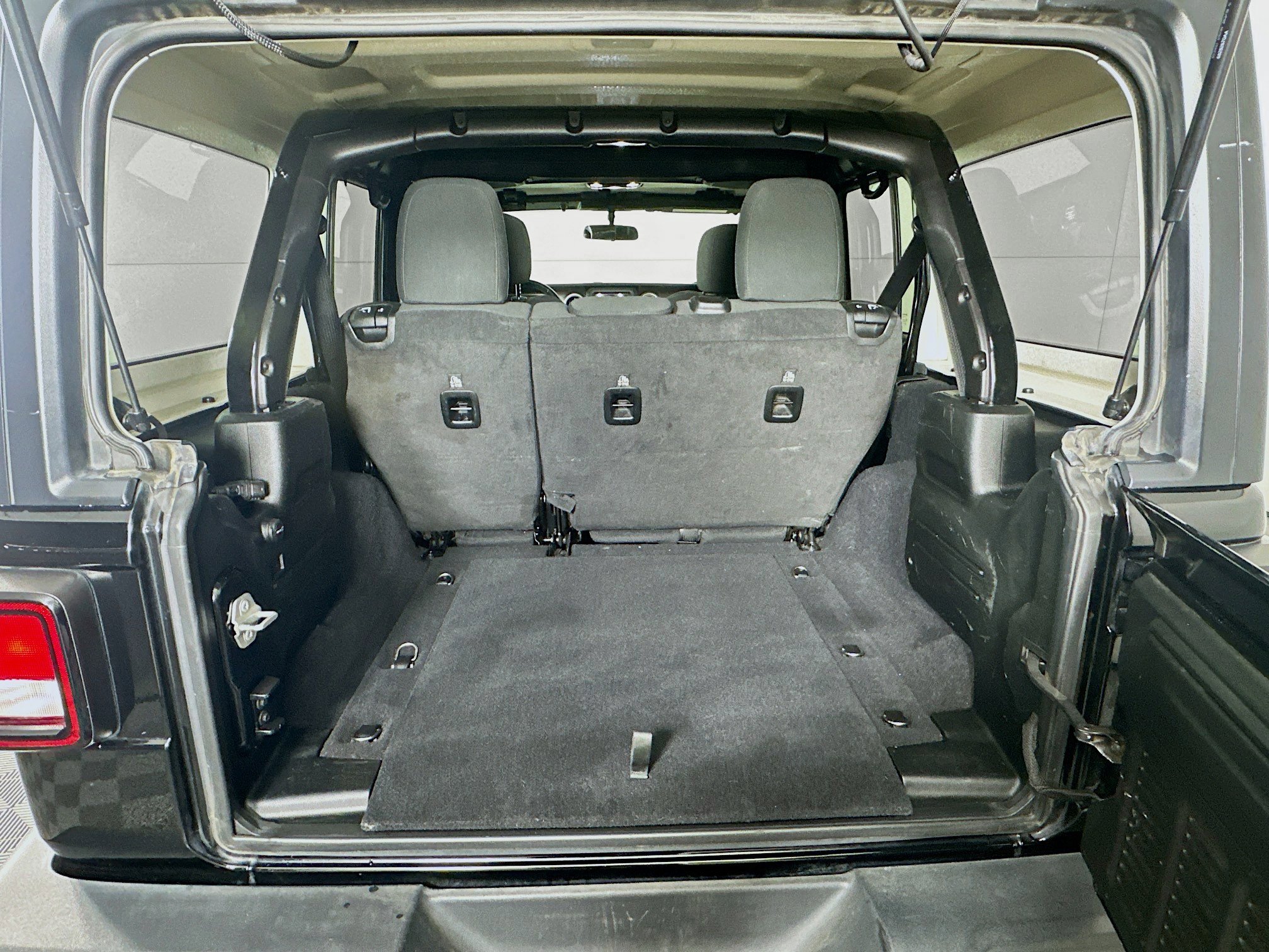 Used 2020 Jeep Wrangler Unlimited Sport S image 27