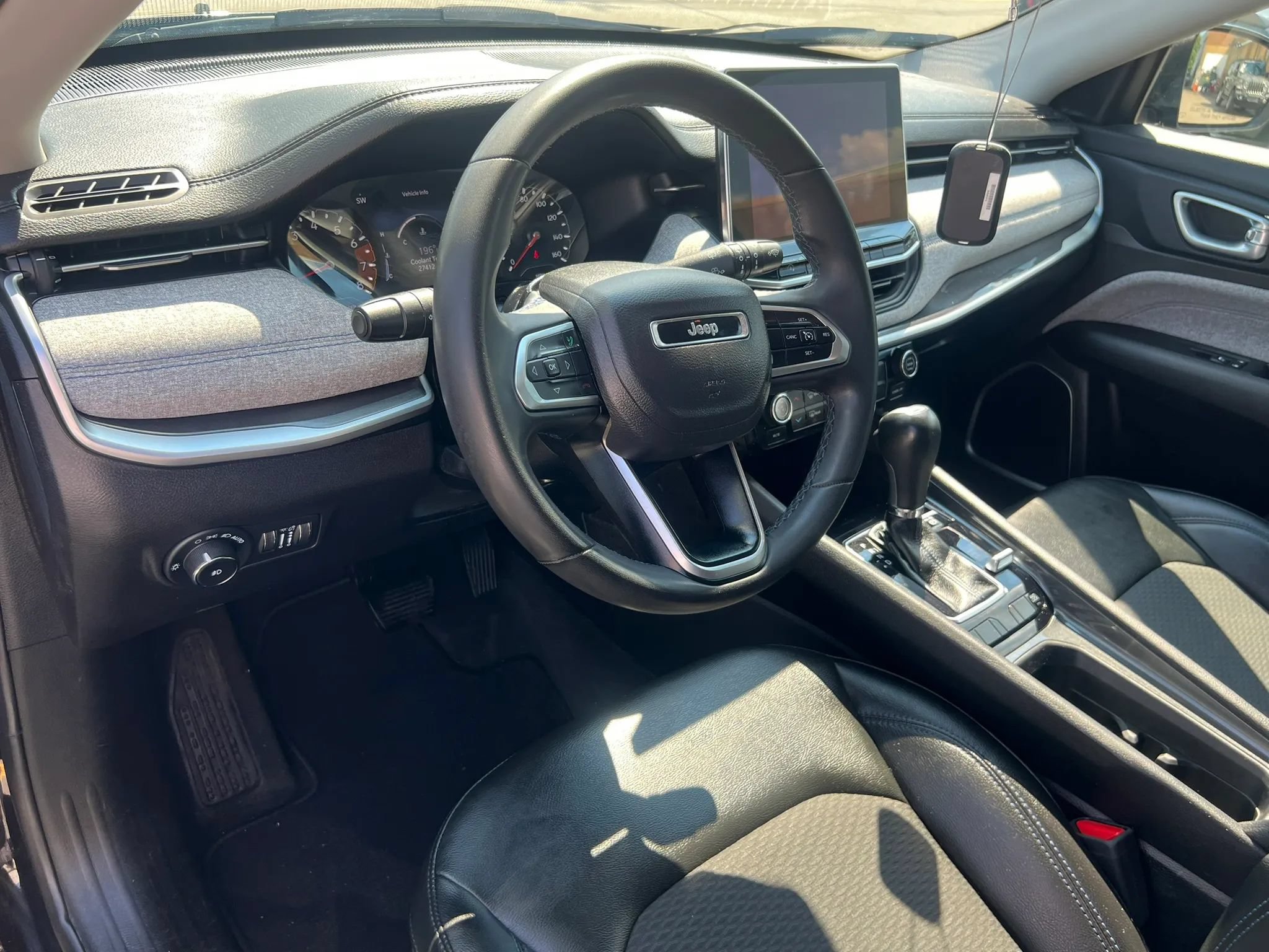 Used 2022 Jeep Compass Latitude AWD/4WD image 15