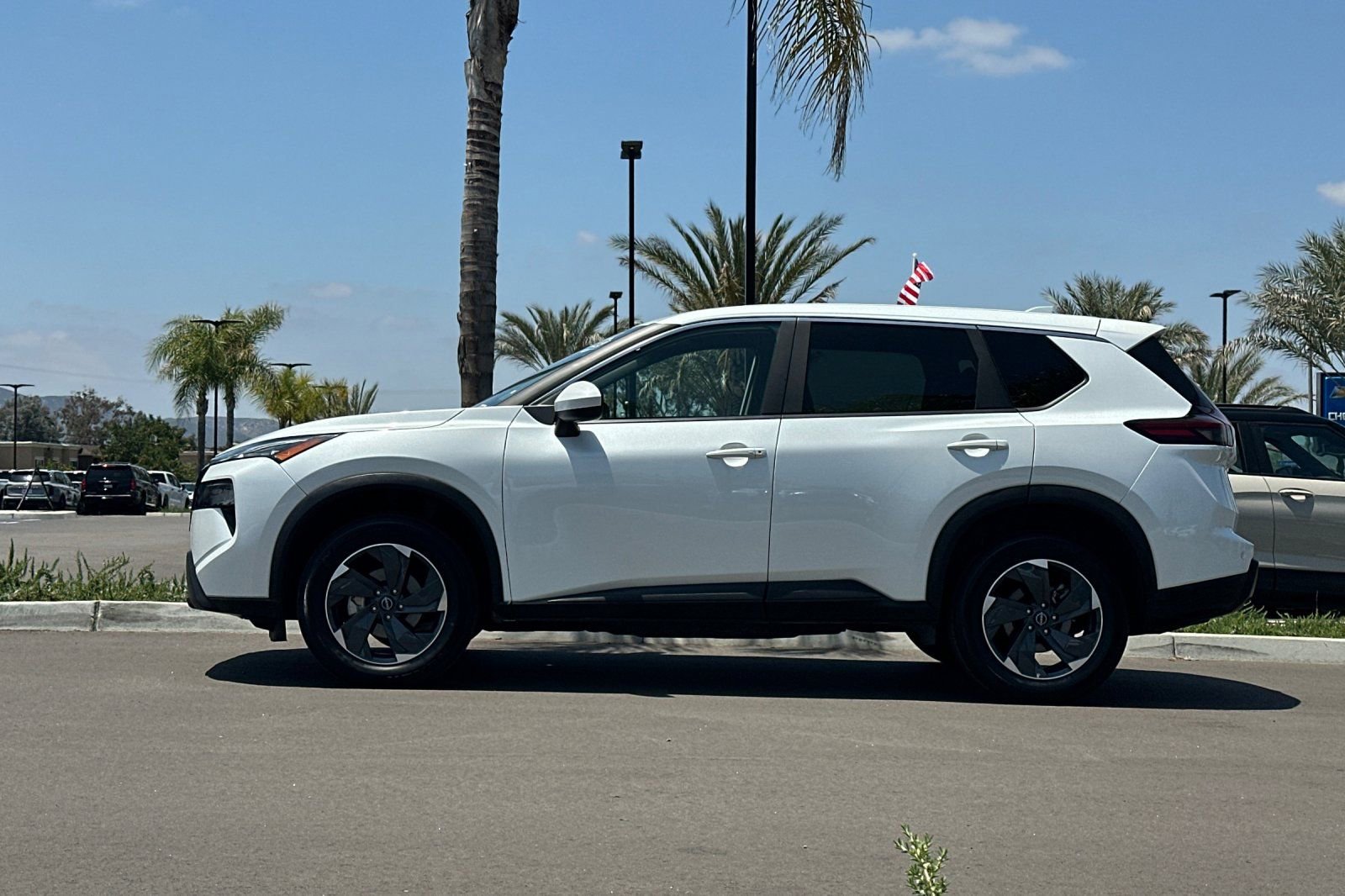 Used 2024 Nissan Rogue SV AWD/4WD image 7