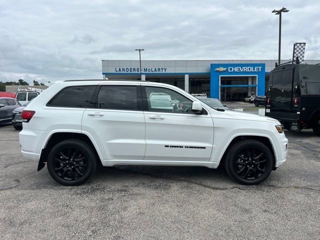 Used 2022 Jeep Grand Cherokee Laredo X RWD image 2