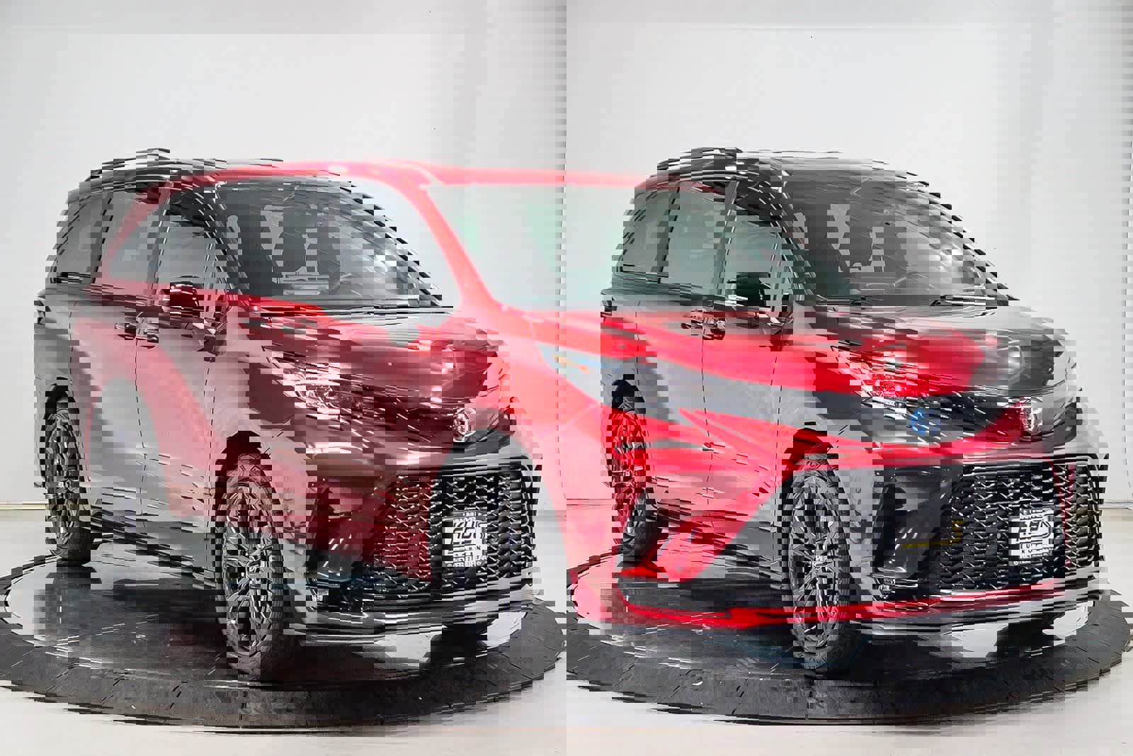 Used 2025 Toyota Sienna XSE image 5