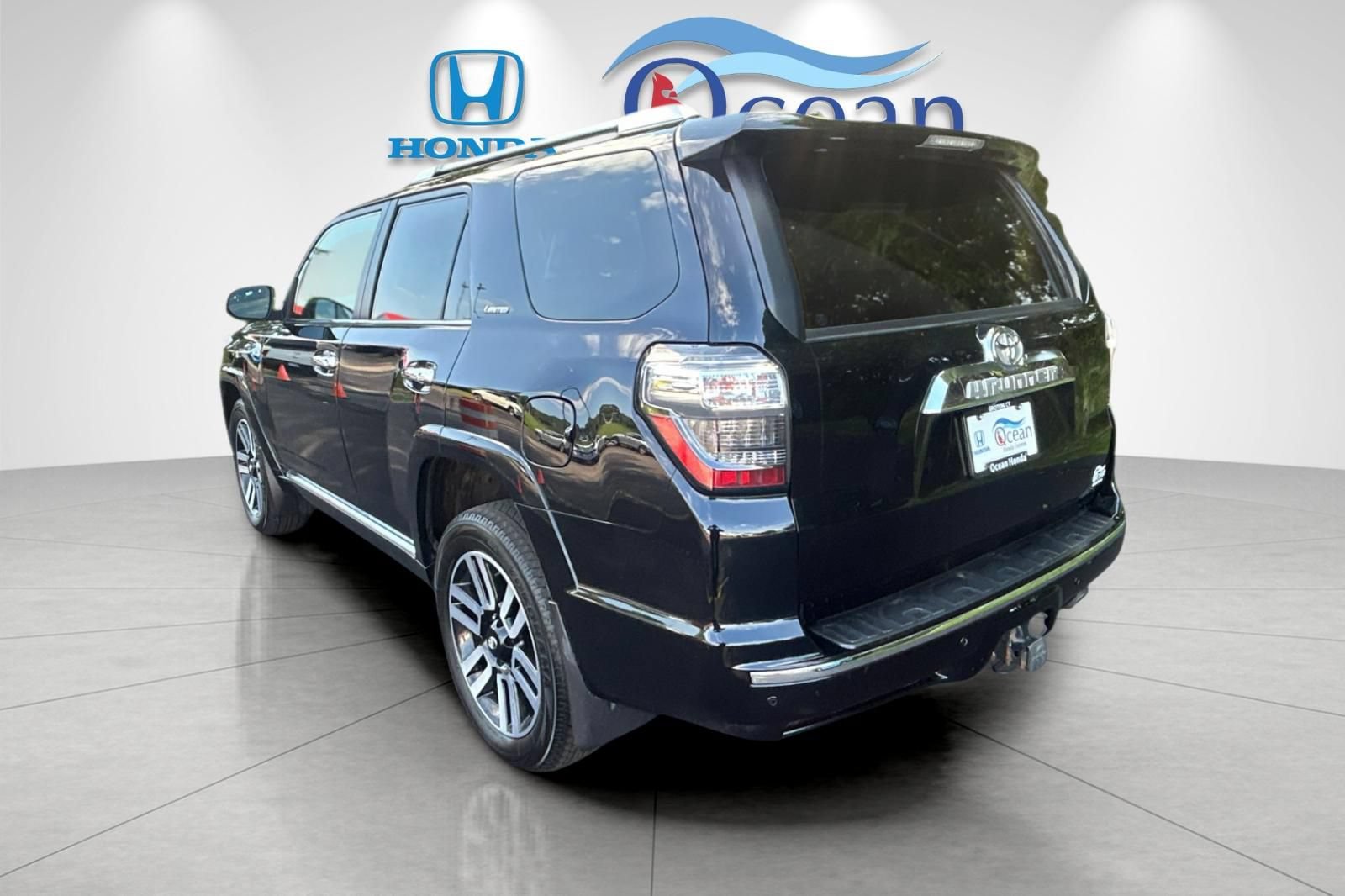 Used 2023 Toyota 4Runner Limited AWD/4WD image 5