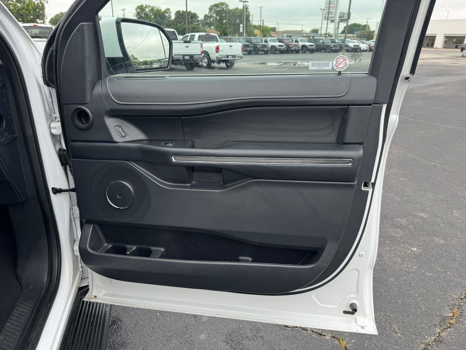 Used 2024 Ford Expedition XLT AWD/4WD image 43