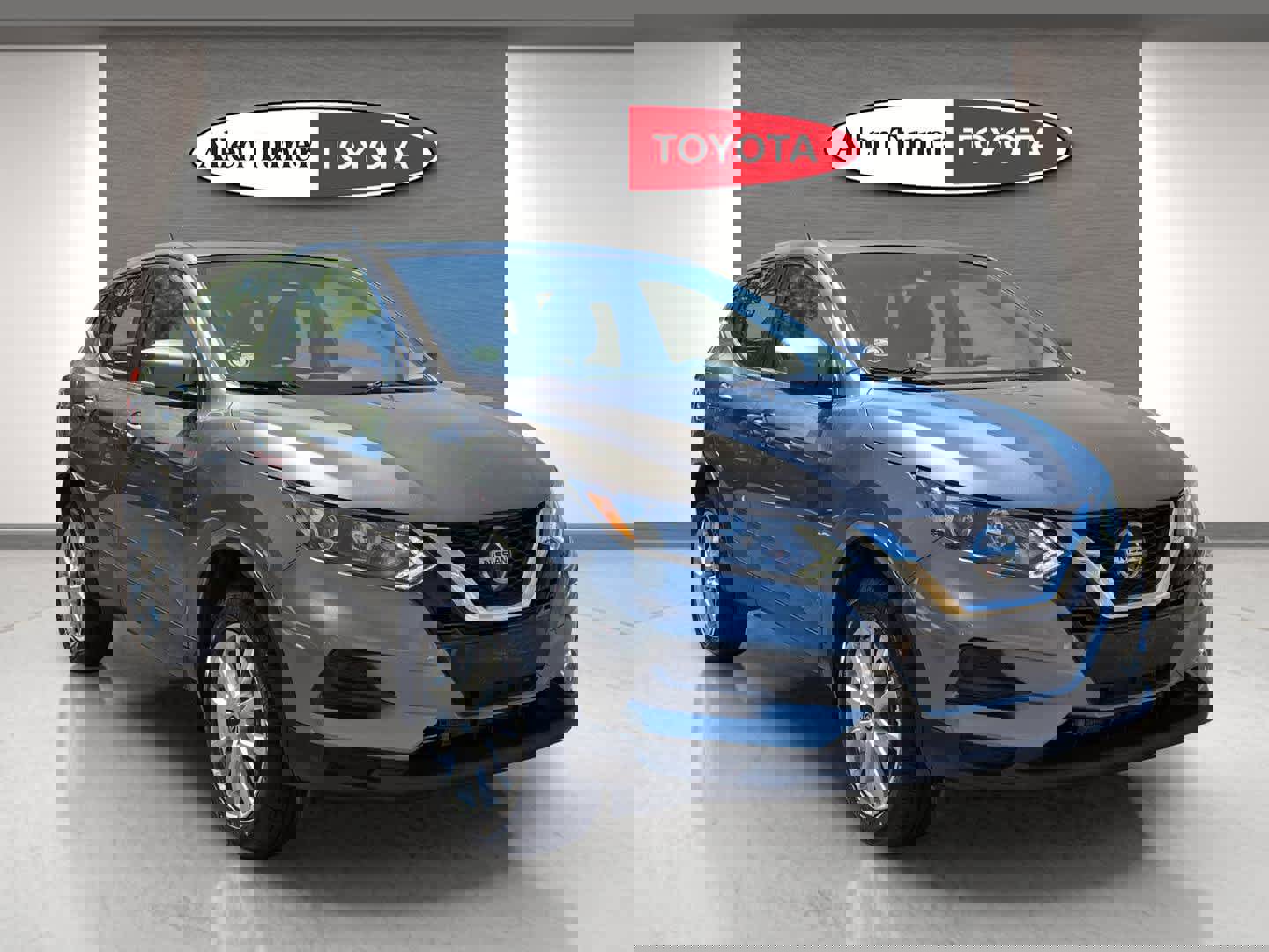 Used 2022 Nissan Rogue Sport S image 1