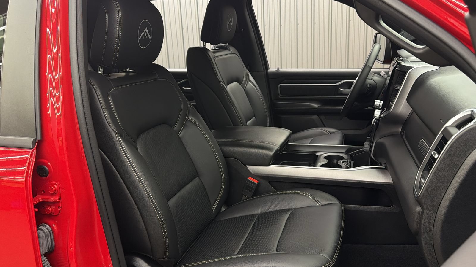 Used 2025 RAM 1500 Big Horn AWD/4WD image 40