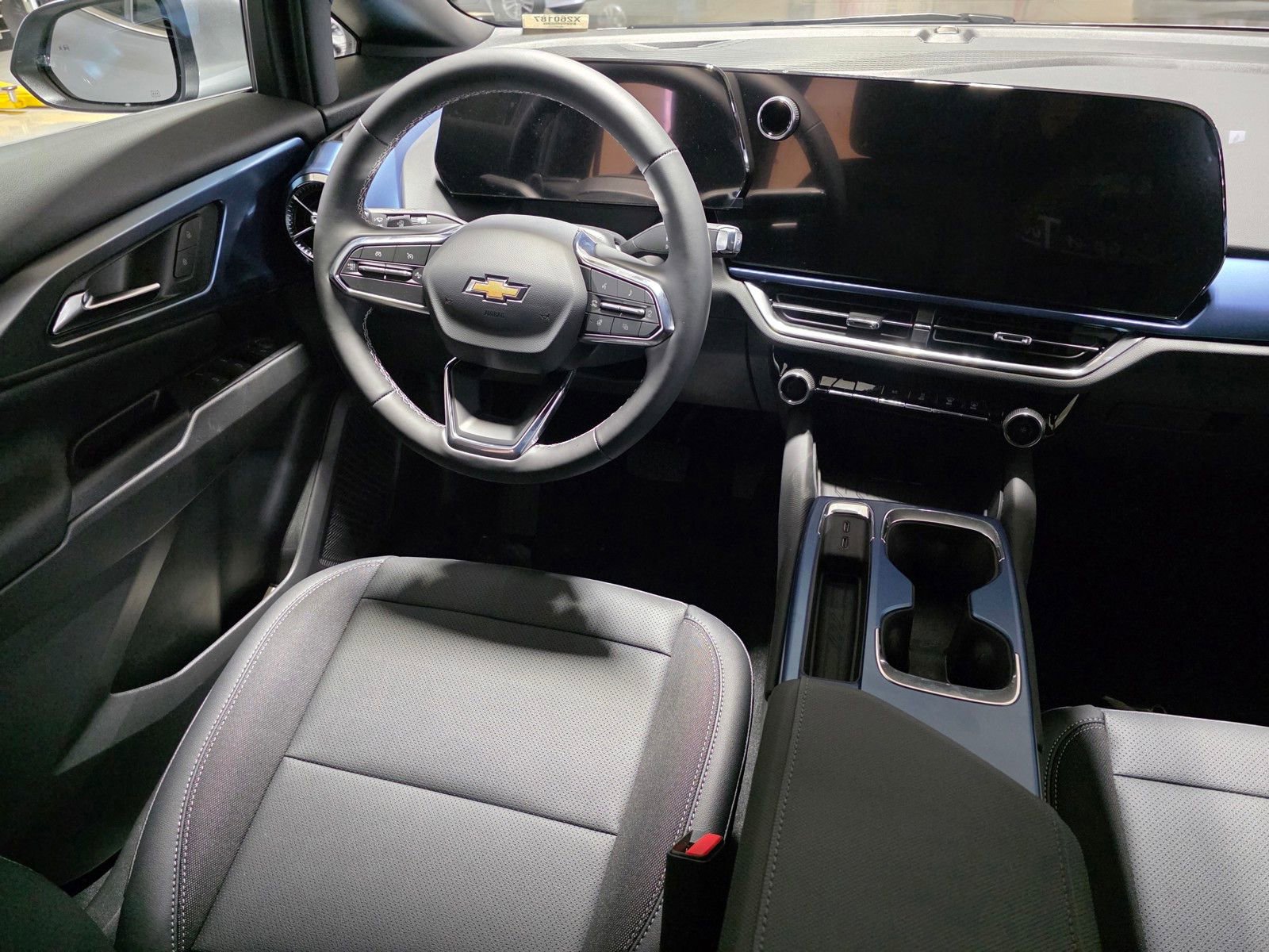 New 2026 Chevrolet Equinox EV LT image 19