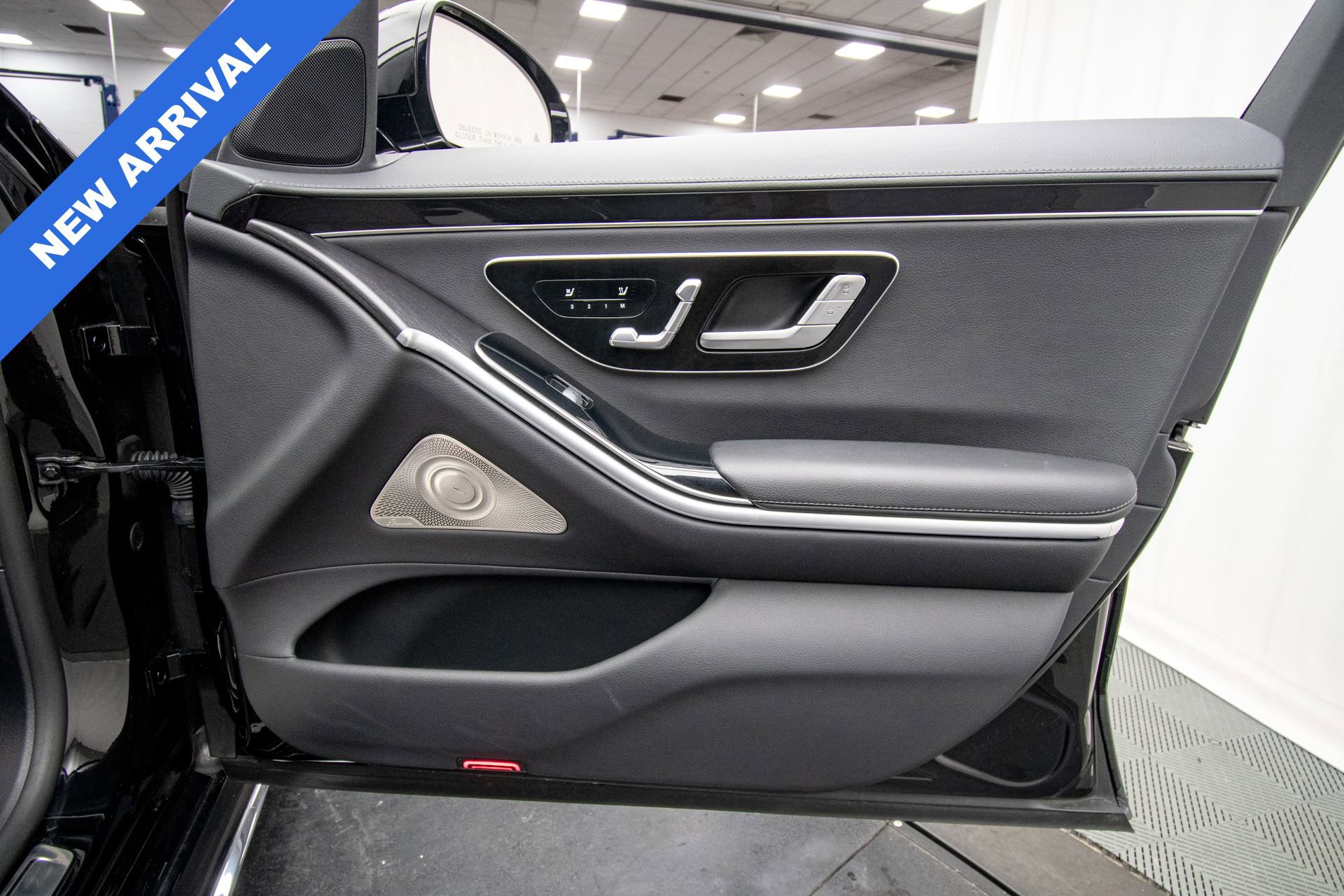 Used 2023 Mercedes-Benz S 500 4MATIC w/ AMG Line image 32