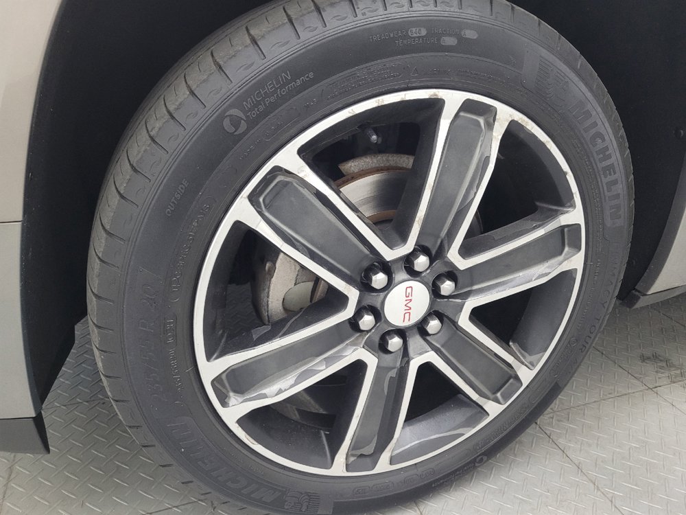 Used 2019 GMC Acadia Denali w/ Technology Package FWD image 31