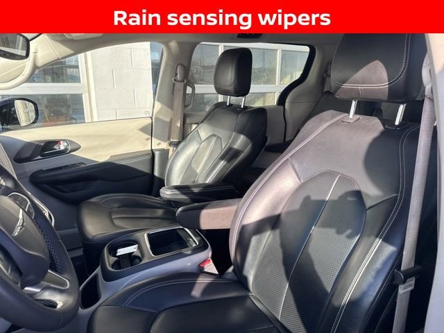 Used 2024 Chrysler Pacifica Select image 11